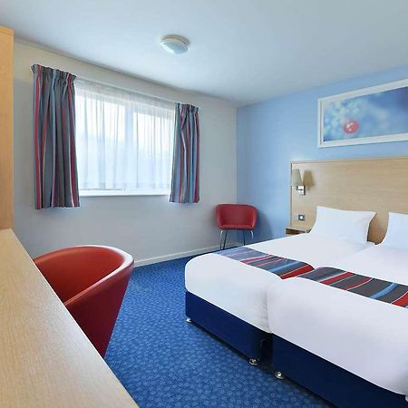 Travelodge Watford Central Room photo