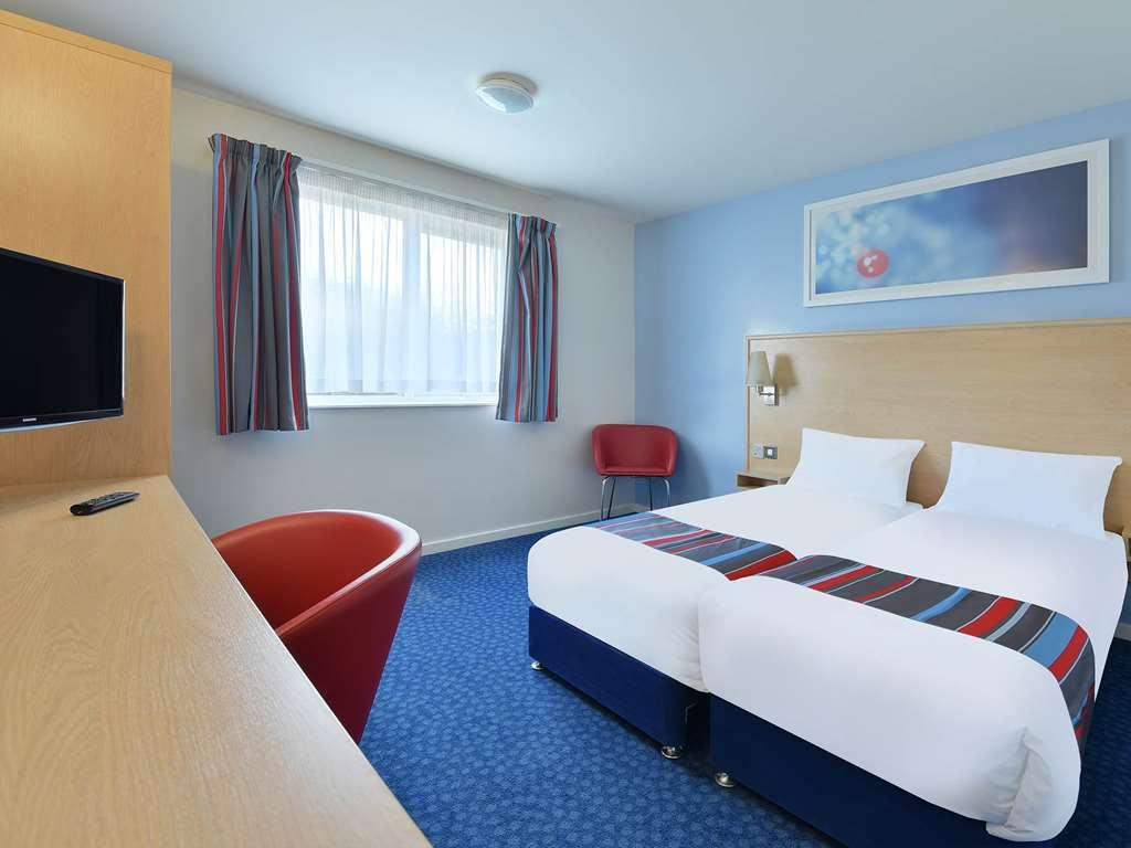 Travelodge Watford Central Room photo