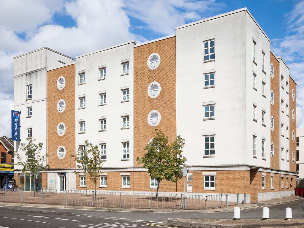 Travelodge Watford Central Exterior photo