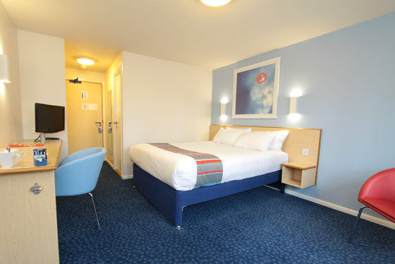 Travelodge Watford Central Room photo