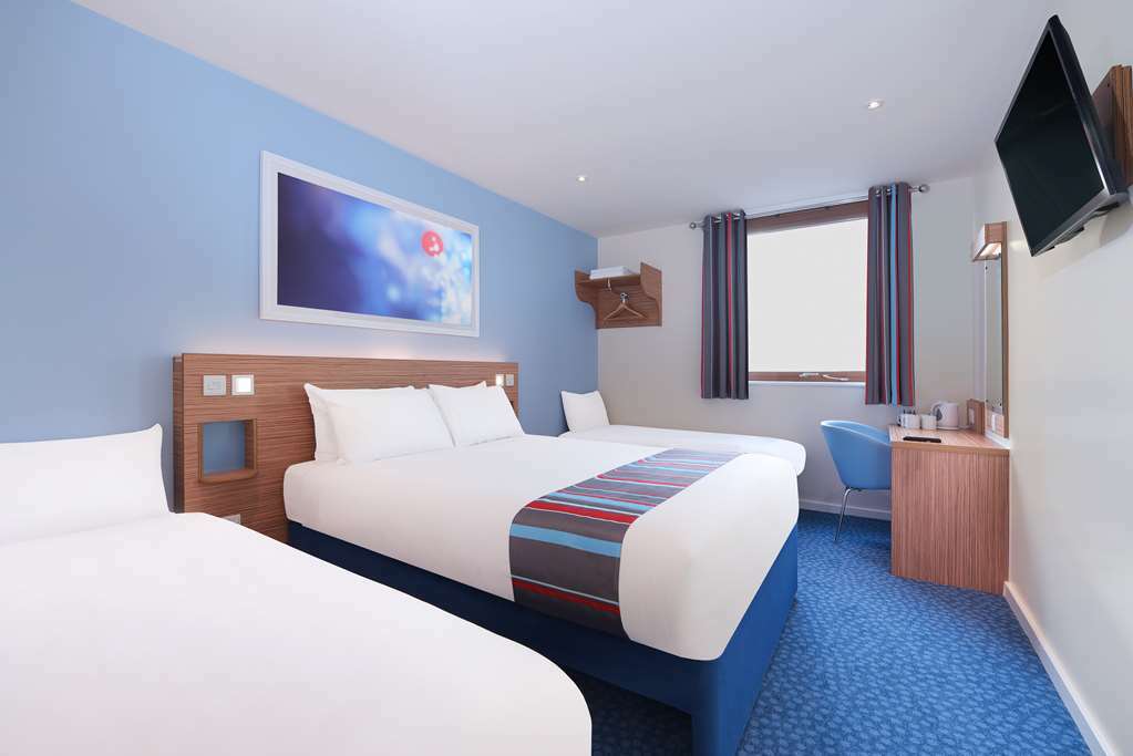 Travelodge Watford Central Room photo