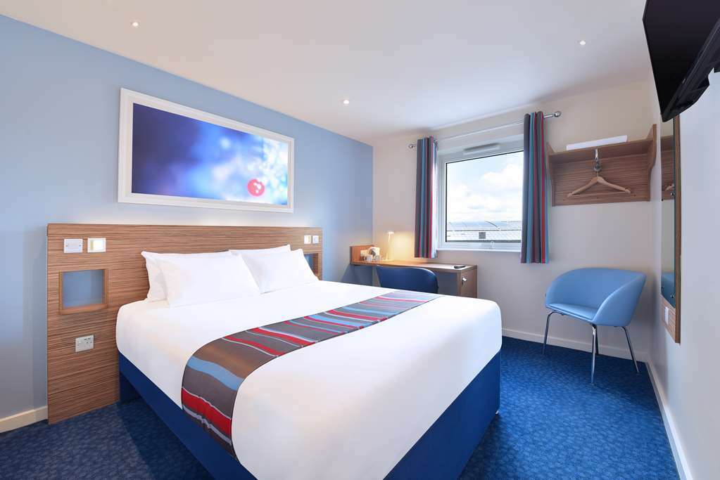 Travelodge Watford Central Room photo