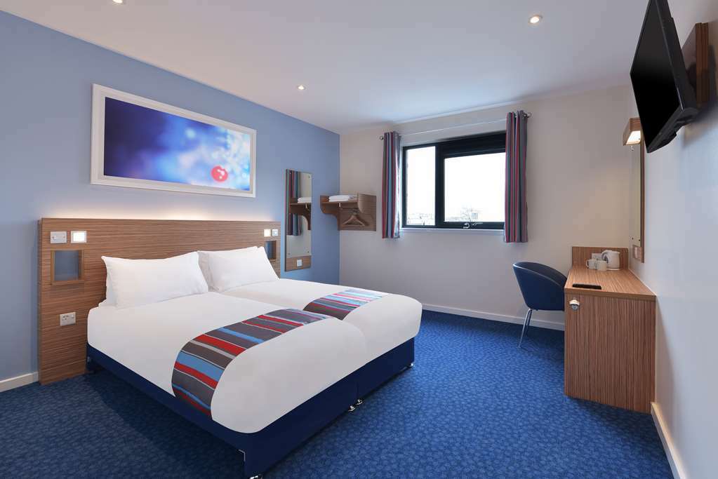 Travelodge Watford Central Room photo